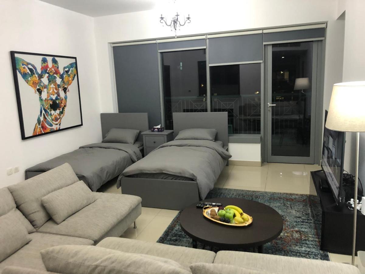 Downtown Boulevard One Bedroom Apt In 29 Blvd غرفة وصالة Burj & Fountain View Master Bedroom Plus 2 Single Beds In Living Room 두바이 외부 사진