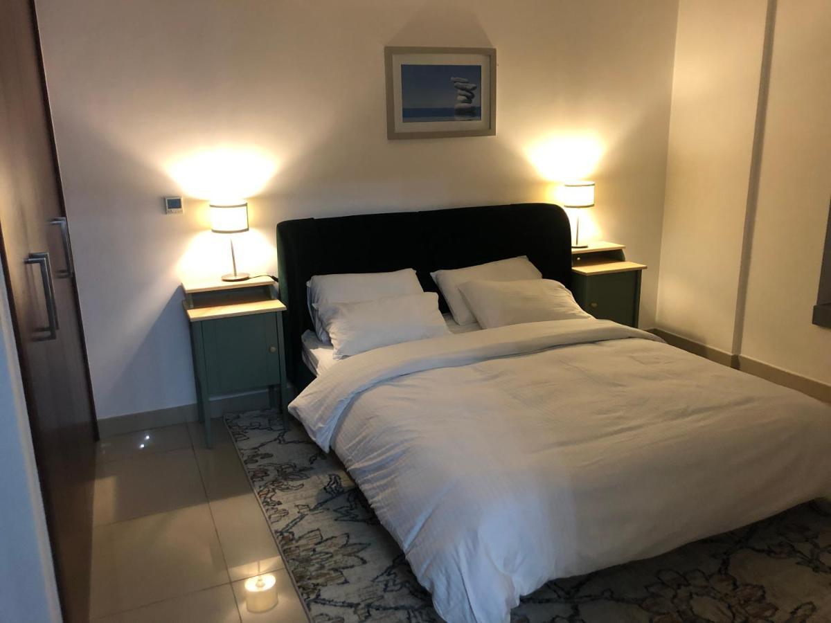 Downtown Boulevard One Bedroom Apt In 29 Blvd غرفة وصالة Burj & Fountain View Master Bedroom Plus 2 Single Beds In Living Room 두바이 외부 사진